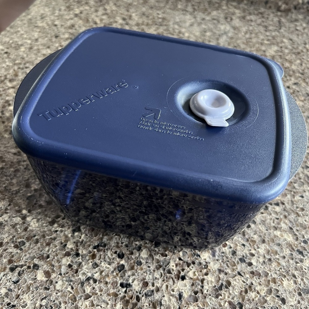 Tupperware Blue 6 1/4 Cup Container With Vented Matching Lid Microwave Or Refrig
